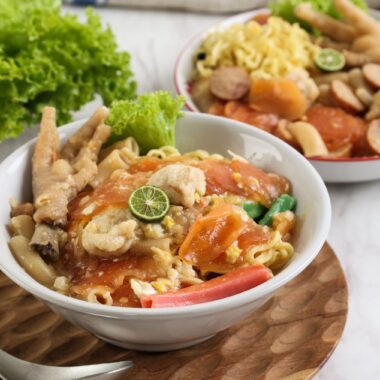 Ostre jedzenie na śniadanie - czy to dobry pomysł?